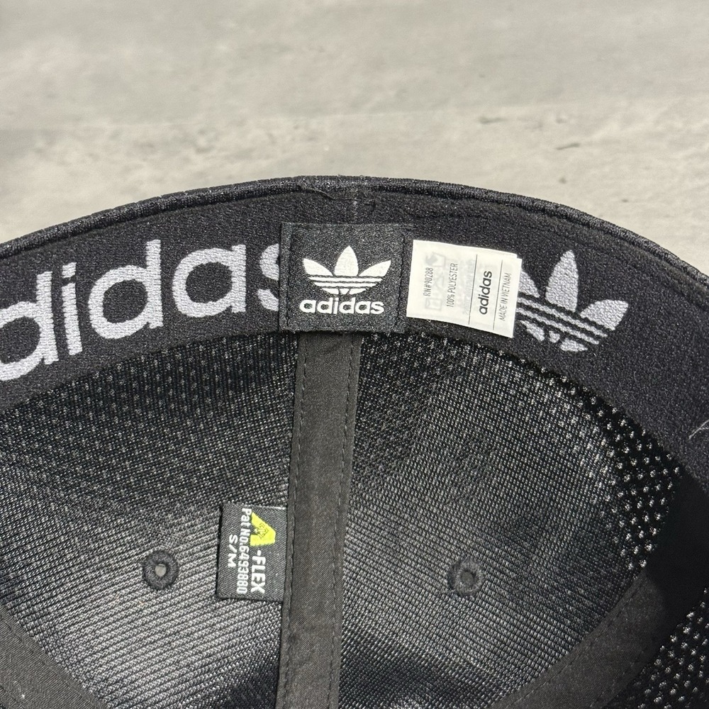 Vintage Adidas Hat Black White 2000s Y2K Mesh Running Gym Yoga Golf S/M Flex Fit - Picture 7 of 7